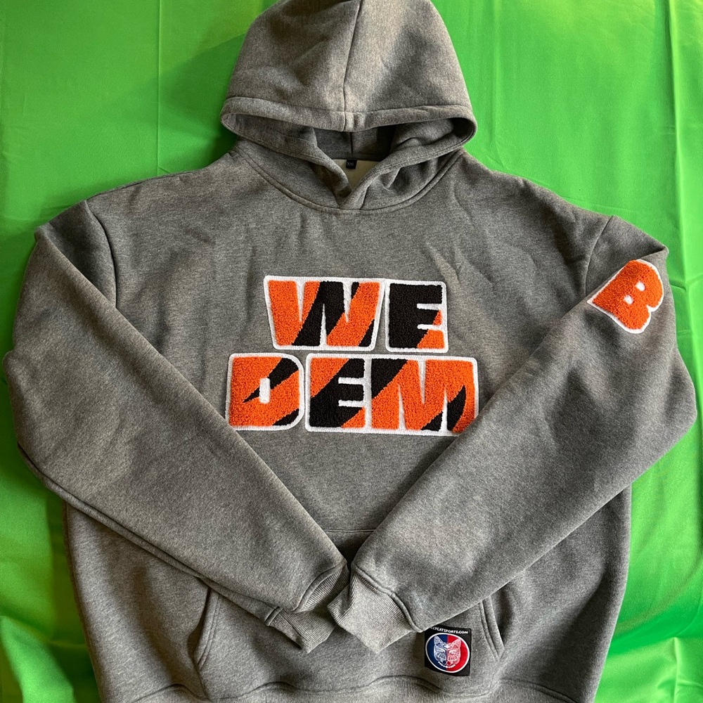 ONLY 8 LEFT for sale in all the CITY 🔥🔥🔥🔥CINCINNATI FOOTBALL  “WE DEM” HOODIE. - Picture 6 of 11